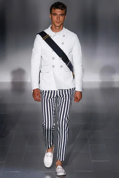 Look 7